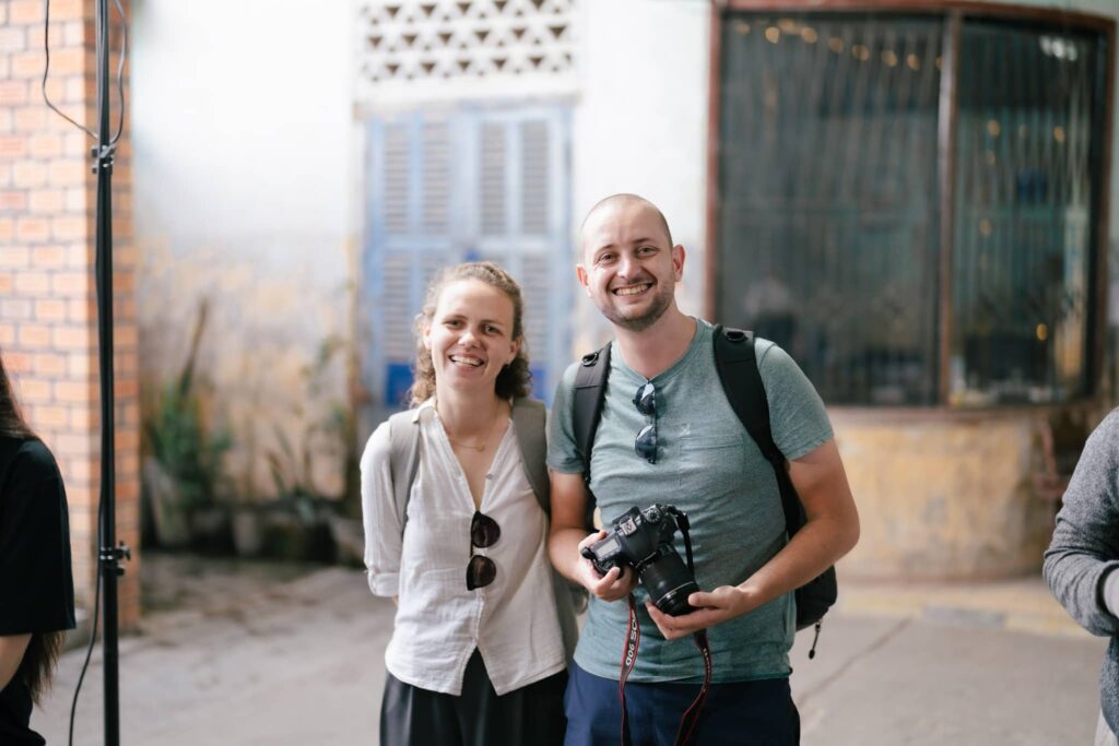 Léo et Cloé, les fondateurs de l'agence Sourire du Laos au festival Blue Chair de Savannakhet
